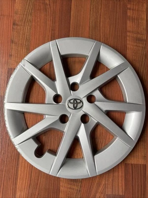 Toyota Prius V 2012-2018 16"" OEM tapacubos cubierta de rueda usada 61165. 2013 2014 2015 Foto 1 de 4