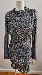 NUOVO MINI ABITO ALEXIA ADMOR PAILLETTES METALLIZZATE SCHIENA APERTA IN ARGENTO METALLIZZATO TAGLIA 4 - Foto 1 di 4