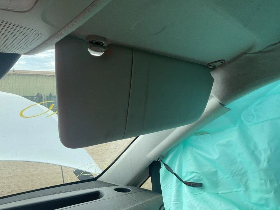 Passenger Sun Visor 447 Type Without Illumination Fits 16-21 METRIS 1979990 — 第 1/1 张图片