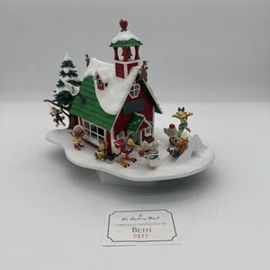 Danbury come nuovo DISNEY WINTER WONDERLAND Little Red scuola casa vacanza con scatola - Foto 1 di 8