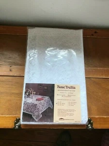 Vintage 100% Dupont Dacron Polyester Rose Trellis 60 x 84 Oblong Rectangle White - Picture 1 of 6