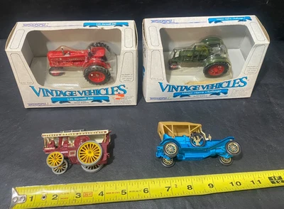 Ertl Massey-Harris Challenger I.H. de colección Tractor Farmall 300 con coches Lesney Foto 1 de 4