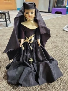 Vintage 8 Zoll katholische Nonne Puppe auf Metallsockel mit Kreuzgewohnheit - Bild 1 von 10