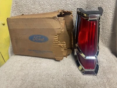 NOS FORD D1LB-13440-AA 1970-71 LINCOLN MARK III RH RIGHT HAND REAR TAIL LIGHT - Image 1 of 4