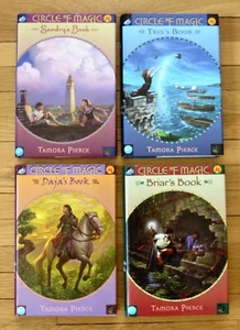 Complete Set 1-4 CIRCLE OF MAGIC Tamora Pierce Scholastic Press HBDJ - Imagen 1 de 8