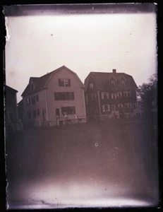 (1) EARLY 1900s, ANTIQUE GLASS NEGATIVE, TWO HOUSES - Picture 1 of 2