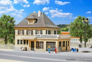Kibri scala N 37157 Csa residenziale con officina del Fabbro Nuova OVP - Foto 1 di 1