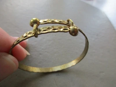 ANTIQUE VINTAGE OLD EDWARDIAN TINY GOLD TONE BABY CHILDS CHRISTENING BRACELET UK - Image 1 of 4