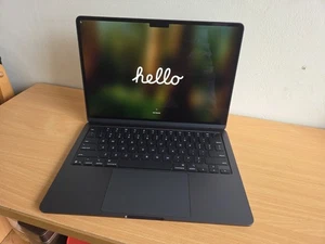 Neues Apple MacBook Air 13′′ M4 A3240 · 16GB RAM · 512GB SSD · SCHWARZ · US-Modell - Bild 1 von 6