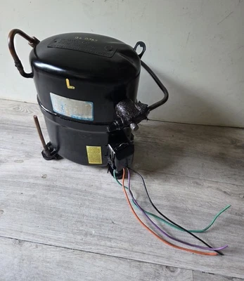 BRISTOL  702225-04-0765 ~ L1NB352EBCB 3/4HP  AC COMPRESSOR ~ 230/208V SHIPS FREE - Image 1 of 4