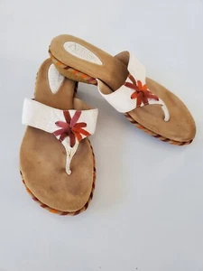 Clarks Artisan Women's Thong Sandals Leather Flower Flip Flop Size 6.5M Shoes - Picture 1 of 11
