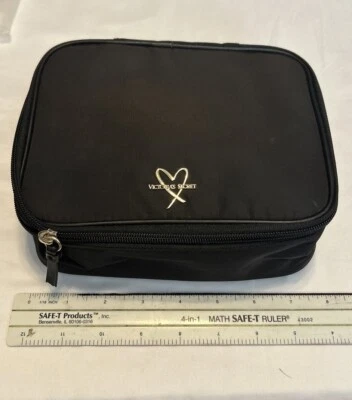 Bolso de aseo Victoria Secret diseño negro craquelado Foto 1 de 4