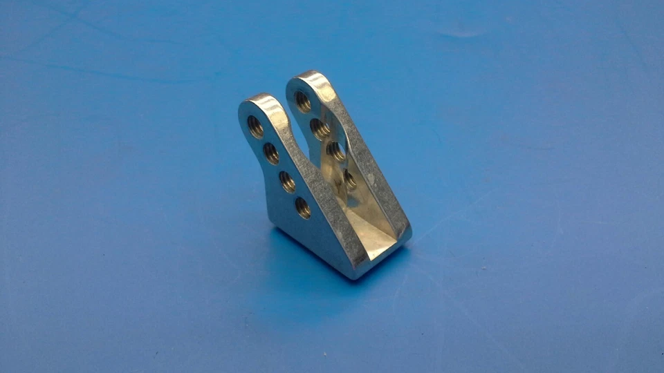 Lauterbacher Aluminium-Stoßdämpferhalter für FG Evolution. Maße wie FG 1072/2 - Bild 1 von 1