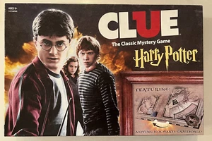 Clue: Harry Potter with Moving Hogwarts Board - Hasbro 2008 VGC - Picture 1 of 5