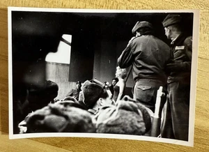 Hollywood Marilyn Monroe Vintage Original 1954 Photo Visiting Troops in Korea - Picture 1 of 7