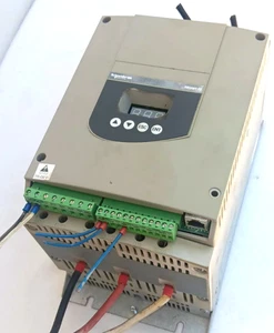 30 Hp. Soft Starter Schneider Altistart 48 ATS48D47Y, cubierta de lectura rota - Imagen 1 de 4