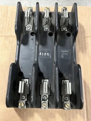 Portabloque de fusibles Taylor 61003, 100 amperios, 600 V, 3 polos Foto 1 de 4