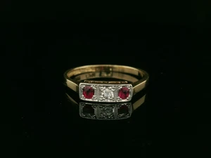 Anillo Art Deco de Oro Amarillo de 18 quilates, Rubí y Diamantes - Talla Q - Imagen 1 de 12