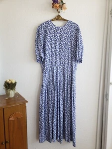 Vintage handgenäht Damen Kleid Naive Blumen Viskose Cottagecore Größe M - Bild 1 von 15