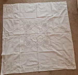 Tablecloth square beige embroidered and crochet pattern vintage - Picture 1 of 11