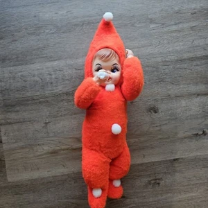 Vintage Gummi Gesicht Plüsch Baby Puppe mit Flasche im roten Schneeanzug MCM Lesen - Bild 1 von 11