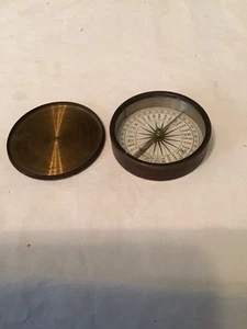 Antique Brass Cased Explorers Pocket Compass & Lid - Inside Of Glass Is Chipped - Picture 1 of 11