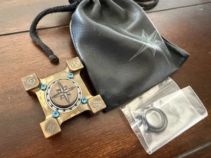 Brújula LLAMA DE ACERO Rosa Killbox ANILLO GIRATORIO RARO - Imagen 1 de 6