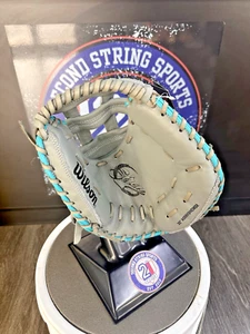 2024 Wilson A500 Siren Fastpitch Softball Catcher's Mitt 32" RHT - Youth - New - Picture 1 of 9
