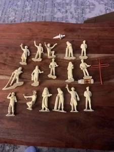16 Vintage 1950s Marx Cape Canaveral Play Set White Figures - Picture 1 of 9