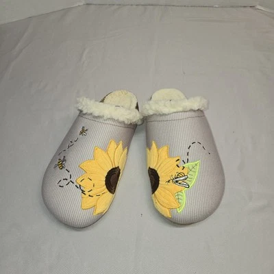 Chinelos LANDS END PELE SINTÉTICA SHEARLING GIRASSOL ABELHA ARRANHADOR Tamanho 9B EUA Veja Fotos... - Imagem 1 de 4