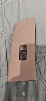 2004-2006 Mitsubishi Endeavor Rear Right Window Switch w/ Bezel Trim OEM  - Image 1 of 4