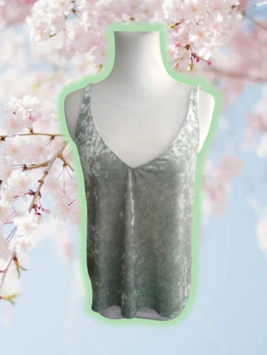 Camiseta sin mangas H&M verde salvia correa de espagueti cuello en V terciopelo camisola talla S Foto 1 de 4