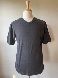 Old Navy Men's Ribbed V-Neck Tee (L) - Picture 1 of 3