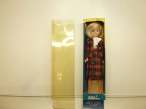ISI HOLLAND CALEDONIAN GIRLS - FLIGHT ATTENDANT SCOTLAND - L24.0cm - GOOD IN BOX - Imagen 1 de 9