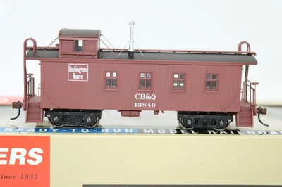 Walthers Platinum HO Scale CB&Q Burlington Route 30' 4 Window Caboose Car #13849 - Image 1 of 4