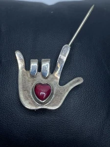G.F.M.W Sterling Silver Garnet I Love You Sign Language Brooch 5.0g - Picture 1 of 4