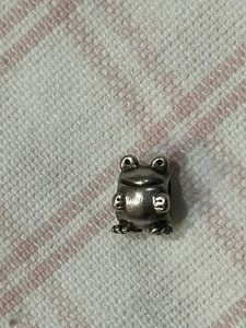 AUTHENTISCH NICHT MEHR ERHÄLTLICH Pandora Sterlingsilber Frosch Charm # 79247 ALE925 - Bild 1 von 3