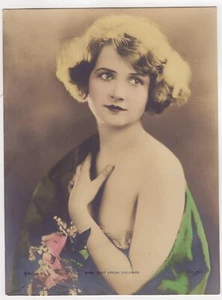 PORTRAIT OF A PRETTY YOUNG WOMAN : CALENDAR GIRL : RISQUE : VINTAGE PHOTOGRAPH - Picture 1 of 3