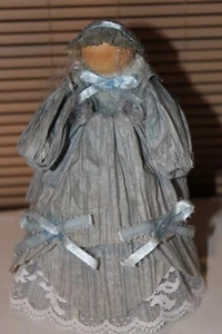 VINTAGE CORN HUSK DOLL COUNTRY GIRL BLUE BLANK FACE LACE SEVEN INCH HANDCRAFTED - Picture 1 of 6