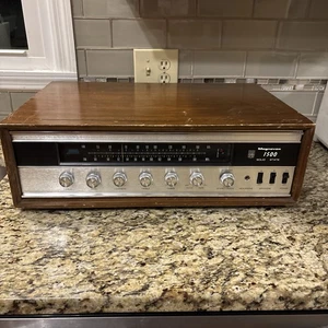 Magnavox 1500 FM/AM Solid State Receiver. Holzkiste. No Power! Verkauft wie besehen - Bild 1 von 13