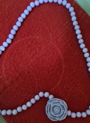 Collana Bigiotteria Con Fiore Viola - Immagine 1 di 3