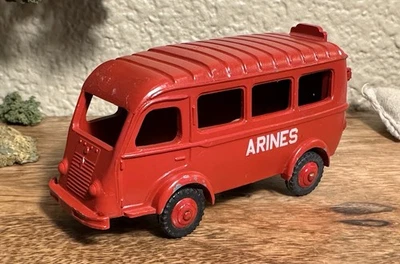 Camioneta furgoneta Renault ARINES 3/61 CIJ Modelos Hecho en Francia Foto 1 de 4