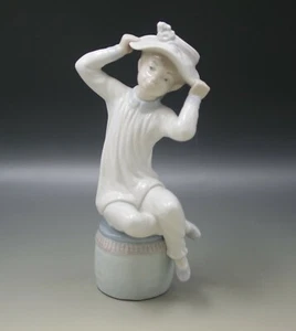 LLADRO PORCELAIN GIRL WITH BONNET #1147 RETIRED IN 1985 - Picture 1 of 7