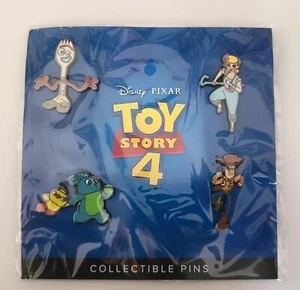 Disney Pins Toy Story 4 Movie Club Pixar Sammler Pin Set 2019 Forky Woody - Bild 1 von 2