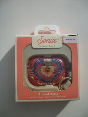 Funda protectora Sonix Apple AirPods Pro con clip corazones arco iris antimicrobiana Foto 1 de 2