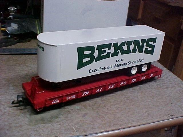 USA TRAINS R17044 UNION PACIFIC TRAILER TRAIN No. 476851 FLAT CAR Bekins G Scale - Image 1 of 4