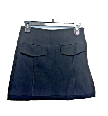 Falda Zara Talla Pequeña Negra Línea A Mini Elástica Dobladillo Crudo Forrada de Vellón Acadamia Foto 1 de 4