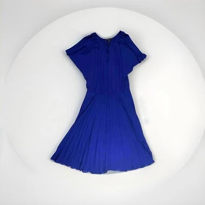 NUEVO CON ETIQUETAS BCBG MAXAZRIA 'Lona' Vestido de satén con volantes TALLA mediana (sin cinturón) Precio de venta sugerido por el fabricante $268 Foto 1 de 4
