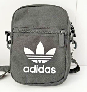 ADIDAS BAG BNWOT FAST POST - Picture 1 of 4