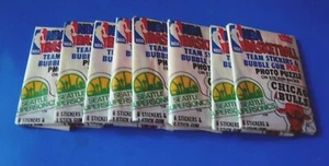 1 1981-82 FLEER BASKETBALL Team STICKER confezione CHICAGO BULLS/Supersonics involucro - Foto 1 di 3